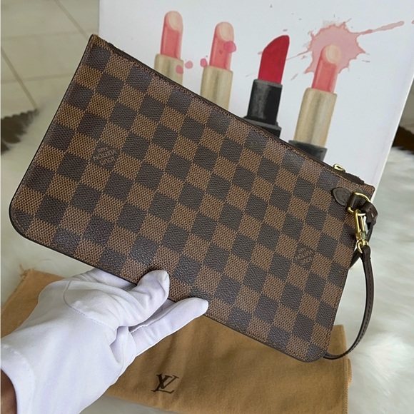 Auth Louis Vuitton Wristlet - Picture 3 of 17